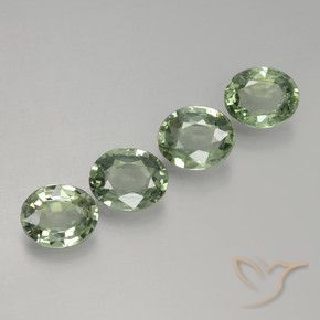 Gemas de Zafiro Medium Light Green natural de 2.80 ct, Ovalada, VVS-VS