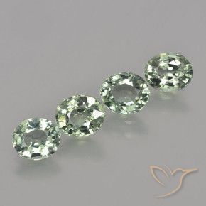 Gemas de Zafiro Verde bosque claro natural de 3.58 ct, Corte Óvalo, VVS-VS