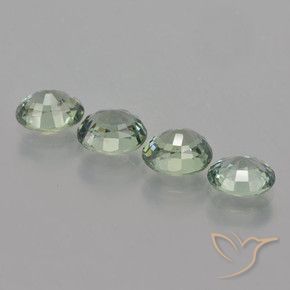 Gemas de Zafiro Verde bosque claro natural de 3.58 ct, Corte Óvalo, VVS-VS