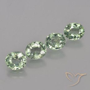 Gemas de Zafiro Verde musgoso natural de 3.28 ct, Ovalada, VVS-VS