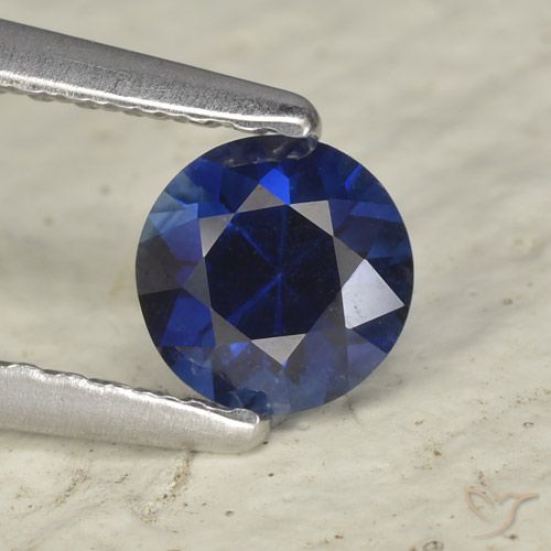 Zafiro Azul oscuro natural de 0.53 ct, Corte Redondo, VVS