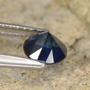 Zafiro Azul oscuro natural de 0.64 ct, Redondo, VVS-VS