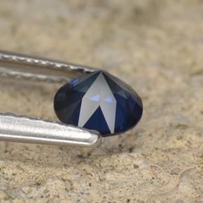Zafiro Azul oscuro natural de 0.58 ct, Redondo, VVS