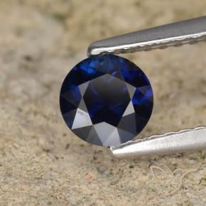 Zafiro Azul oscuro natural de 0.56 ct, Redondo, VVS