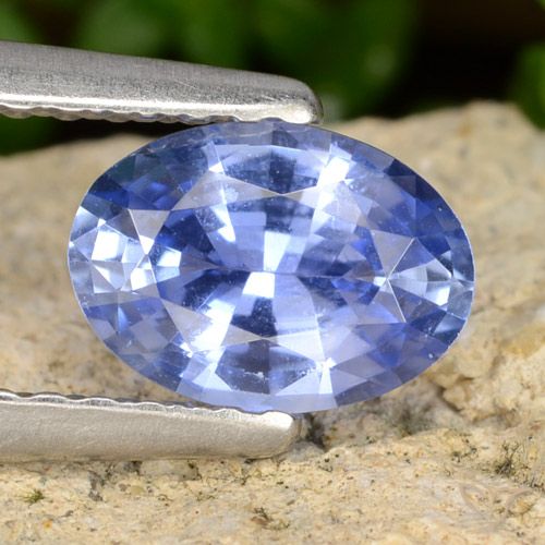 Zafiro Azul marino medio natural de 0.82 ct, Ovalada, VVS