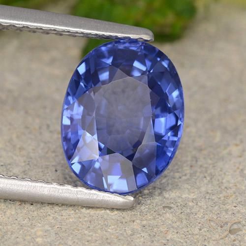 Zafiro Azul aciano natural de 4.02 ct, Ovalada, VS