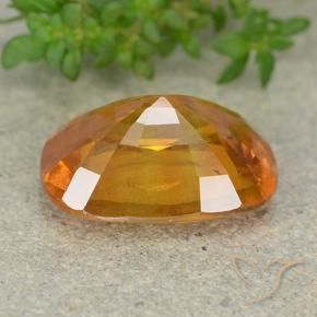 Zafiro Dorado naranja intenso natural de 6.35 ct, Forma Cojín, VS-SI