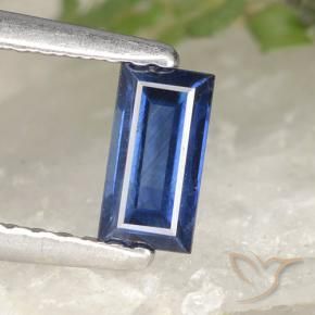 Zafiro Azul oscuro natural de 0.51 ct, Corte Baguette, VS