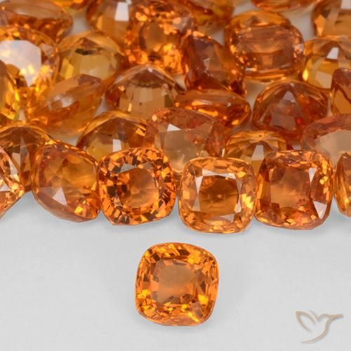 Zafiro Naranja claro natural de 0.49 ct, Forma Cojín, VVS-VS