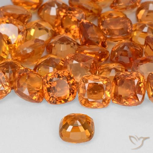 Zafiro Naranja claro natural de 0.49 ct, Forma Cojín, VVS-VS