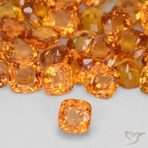 Zafiro Naranja claro natural de 0.52 ct, Forma Cojín, VVS-VS