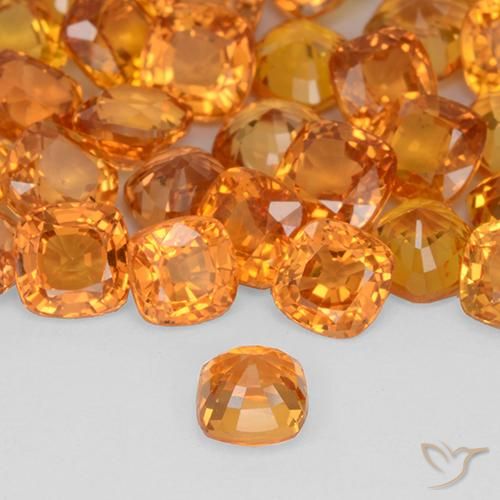 Zafiro Naranja claro natural de 0.52 ct, Forma Cojín, VVS-VS