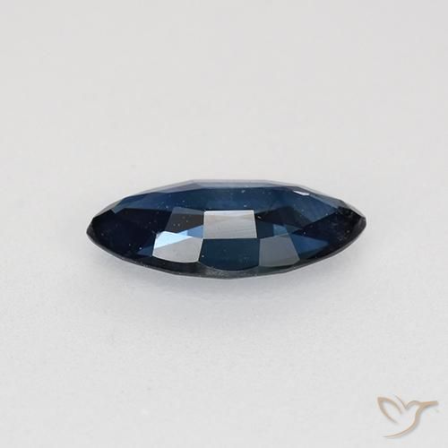 Zafiro Azul negruzco natural de 0.63 ct, Marquesa, VS