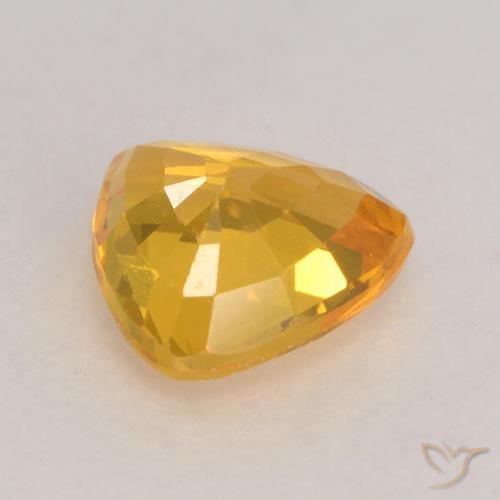Zafiro Dorado medio natural de 0.64 ct, Trillón, VVS-VS