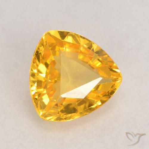 Zafiro Dorado medio natural de 0.62 ct, Trillón, VVS-VS