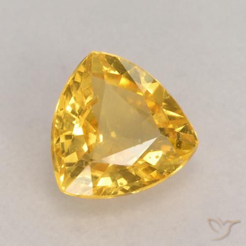Zafiro Dorado natural de 0.63 ct, Trillón, VS