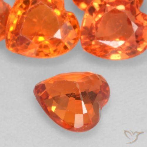 Zafiro Naranja medio natural de 0.44 ct, Corazón, VVS-VS