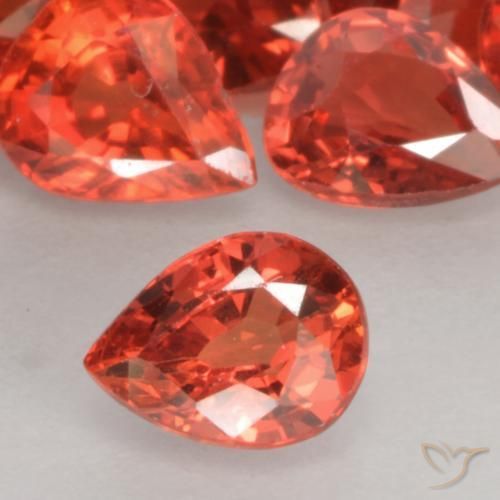 Zafiro Rojo medio natural de 0.38 ct, En forma de pera, VVS-VS