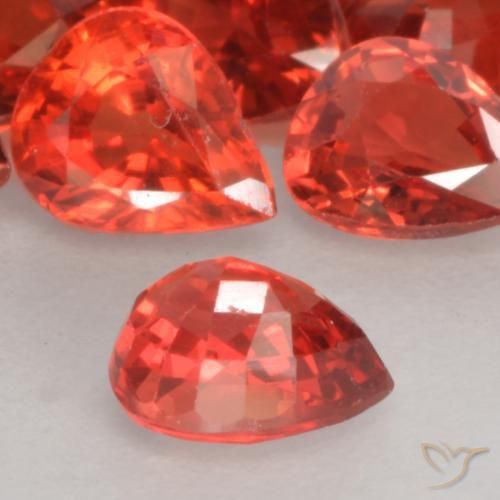 Zafiro Rojo medio natural de 0.38 ct, En forma de pera, VVS-VS