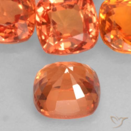 Zafiro Naranja medio natural de 0.54 ct, Forma Cojín, VVS-VS