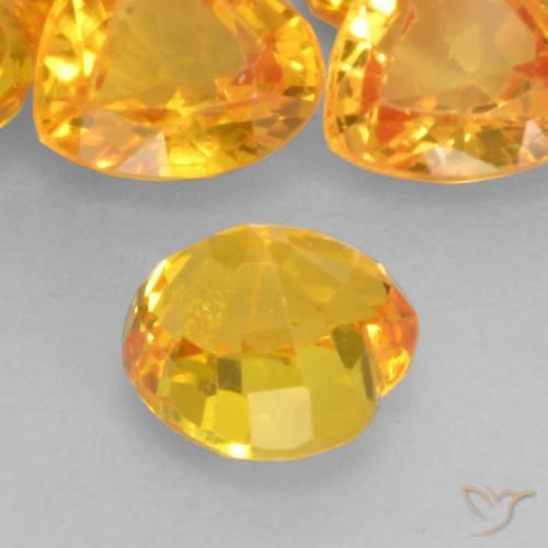 Zafiro Dorado medio natural de 0.51 ct, Corazón, VVS-VS