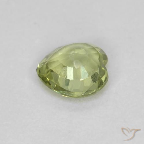 Zafiro Verde lima pálido natural de 0.39 ct, Corazón, VS