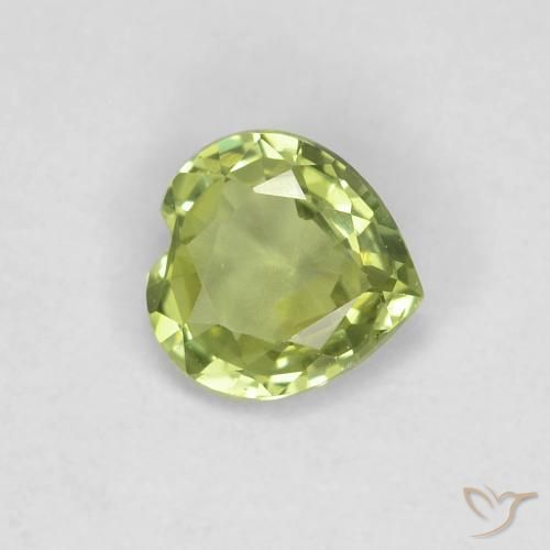 Zafiro Verde cálido natural de 0.37 ct, Corazón, VVS