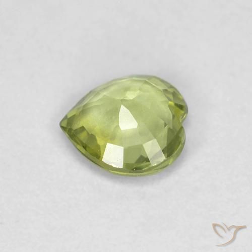 Zafiro Verde cálido natural de 0.37 ct, Corazón, VVS