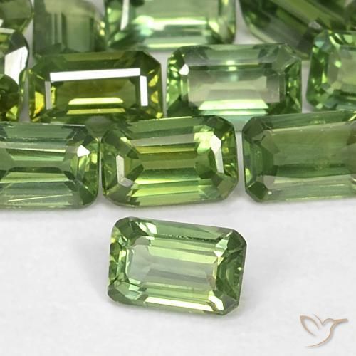 Zafiro Medium Light Green natural de 0.40 ct, Corte Octágono / Esmeralda, VS