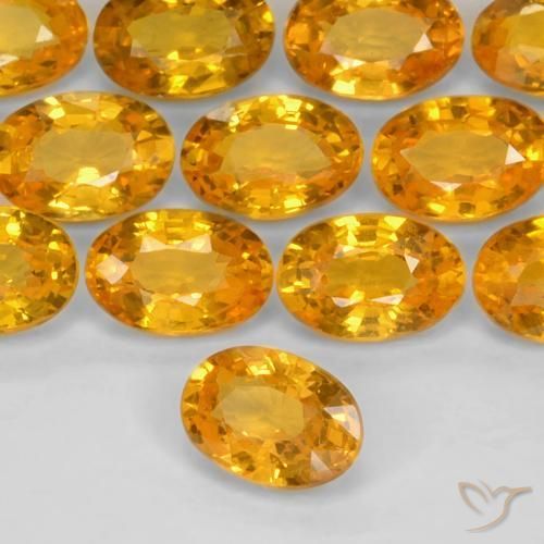 Zafiro Dorado naranja natural de 0.60 ct, Ovalada, VS