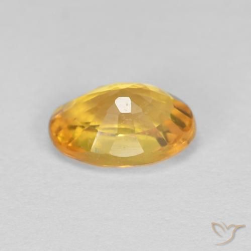 Zafiro Dorado naranja natural de 0.65 ct, Ovalada, VVS