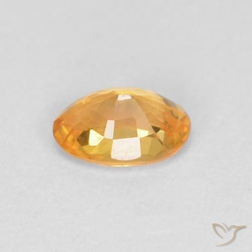 Zafiro Dorado naranja natural de 0.58 ct, Ovalada, VVS-VS