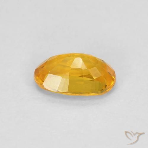 Zafiro Dorado naranja natural de 0.62 ct, Ovalada, VVS