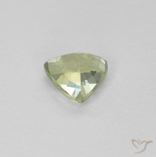 Zafiro Verde amarillento natural de 0.45 ct, Trillón, VVS