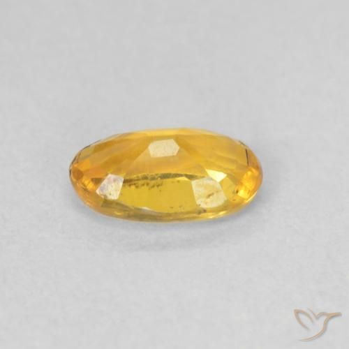 Zafiro Dorado medio natural de 0.56 ct, Ovalada, VVS