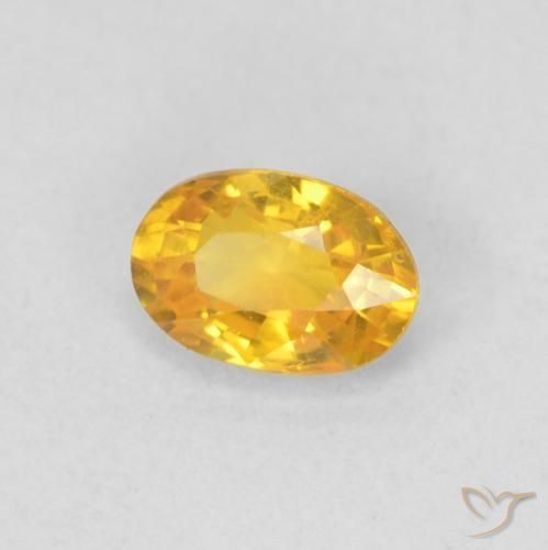 Zafiro Dorado medio natural de 0.58 ct, Ovalada, VVS