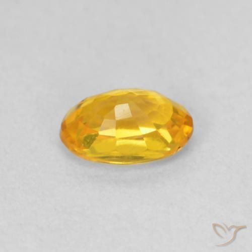 Zafiro Dorado medio natural de 0.58 ct, Ovalada, VVS