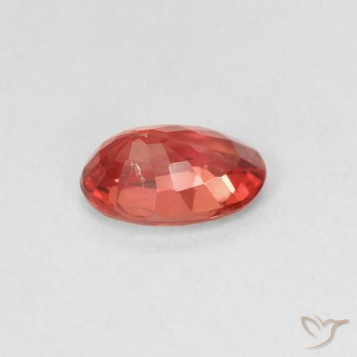 Zafiro Rojo medio natural de 0.56 ct, Ovalada, VVS-VS