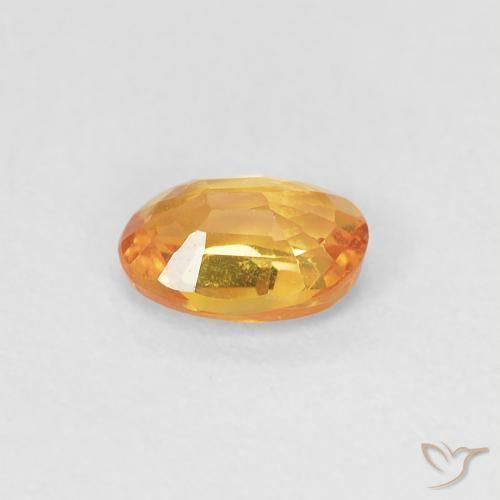 Zafiro Dorado naranja natural de 0.55 ct, Ovalada, VVS-VS