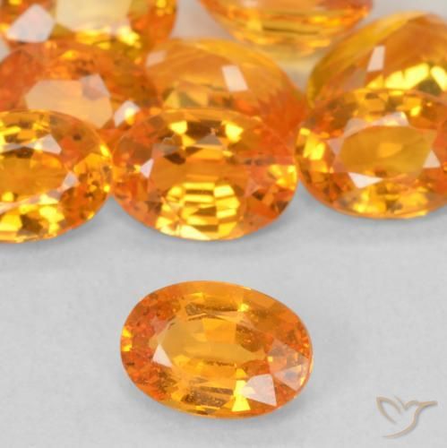 Zafiro Naranja medio natural de 0.60 ct, Ovalada, VVS-VS