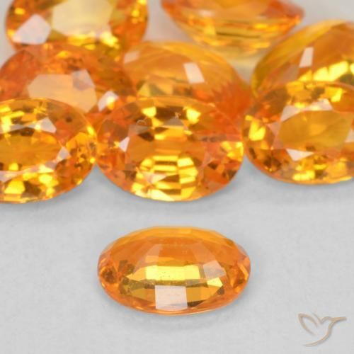 Zafiro Naranja medio natural de 0.60 ct, Ovalada, VVS-VS
