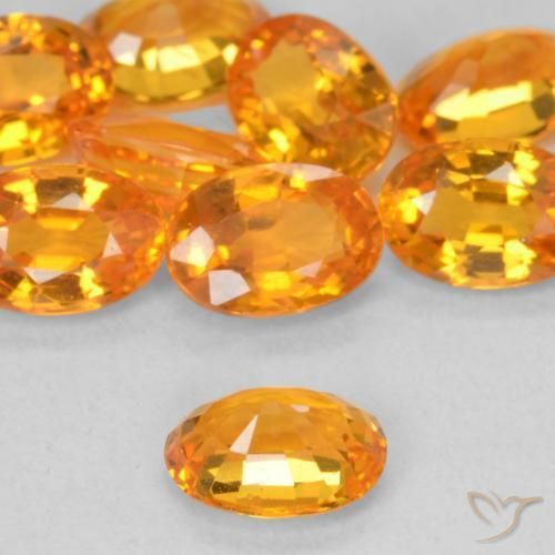 Zafiro Naranja medio natural de 0.64 ct, Ovalada, VVS-VS