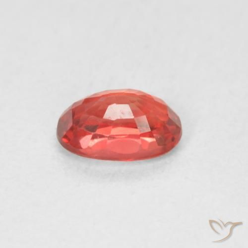 Zafiro Rojo carmesí claro natural de 0.59 ct, Ovalada, VVS-VS