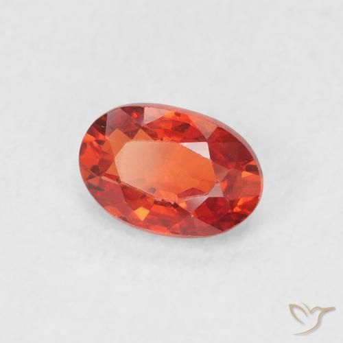 Zafiro Rojo medio natural de 0.70 ct, Ovalada, VVS-VS