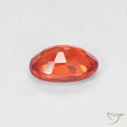 Zafiro Rojo medio natural de 0.70 ct, Ovalada, VVS-VS