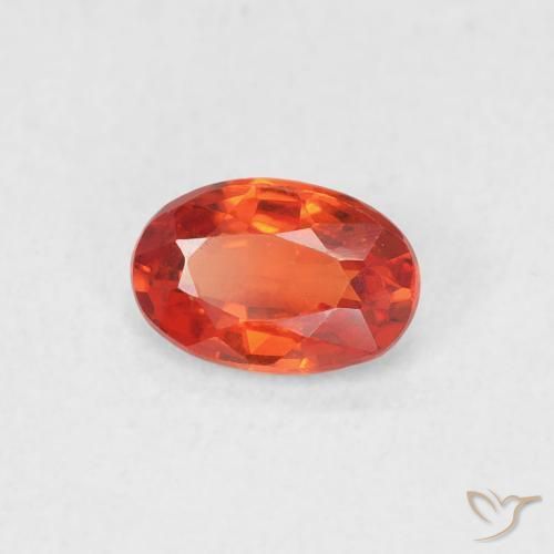Zafiro Rojo medio natural de 0.64 ct, Ovalada, VVS-VS