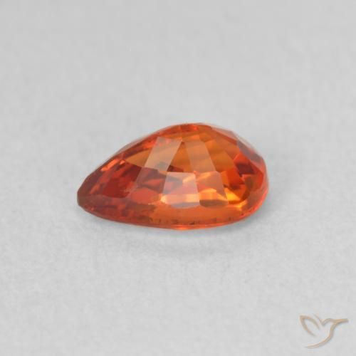 Zafiro Naranja rojizo natural de 0.69 ct, En forma de pera, VVS-VS