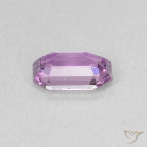 Zafiro Púrpura medio natural de 0.57 ct, Corte Octágono / Esmeralda, VVS-VS