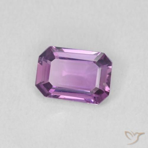 Zafiro Púrpura medio natural de 0.62 ct, Corte Octágono / Esmeralda, VVS