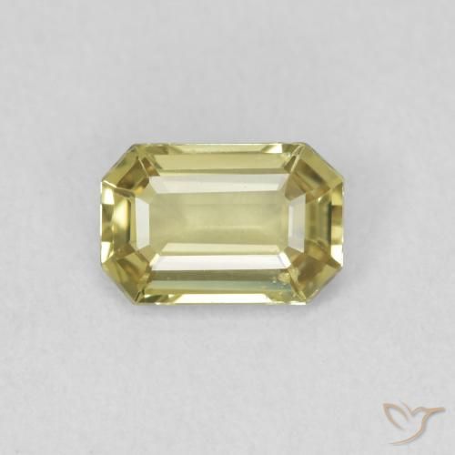 0.70ct Natural Amarillo pálido Zafiro, corte esmeralda, VVS